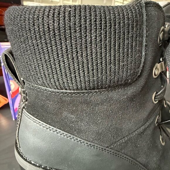 New In Box Ugg Redwood Ankle Boot Black Heeled Size 8 Suede Lace Up Waterproof - Picture 10 of 10